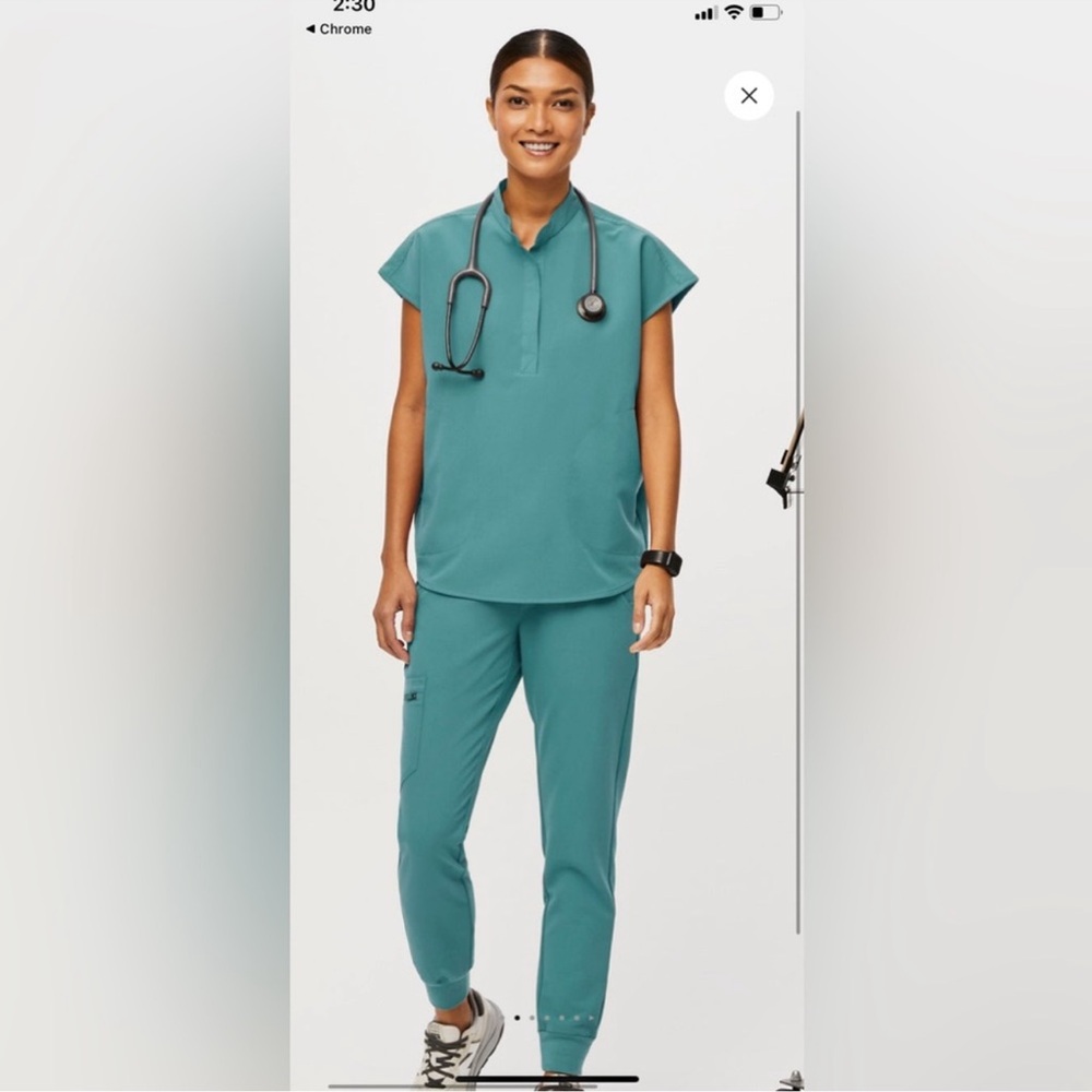 Set of hydrogreen figs scrubs size small bottoms XS top